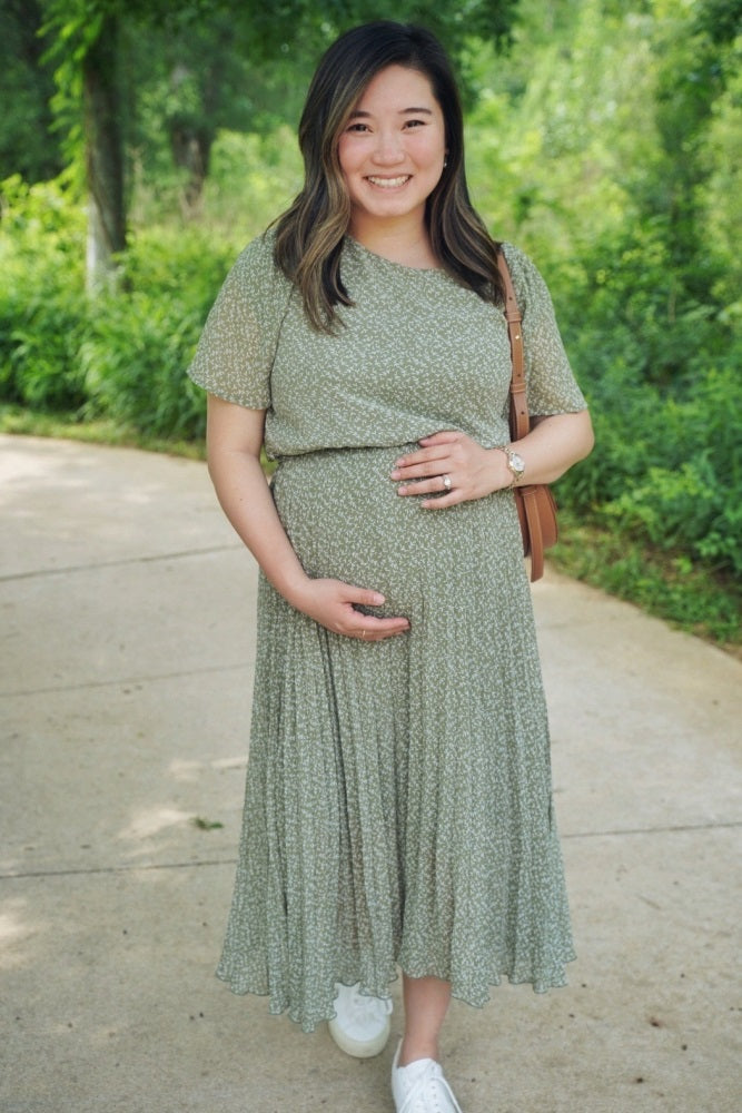 Light Olive Leaf Print Pleated Maternity Midi Dress